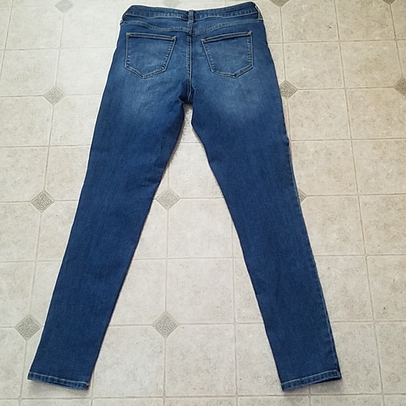 Universal Thread Medium Wash Jeans - Picture 3 of 4